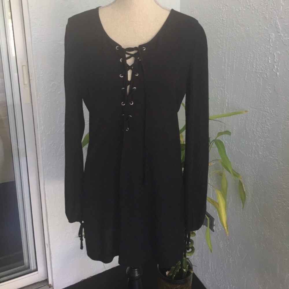 Kendall and Kylie black dress